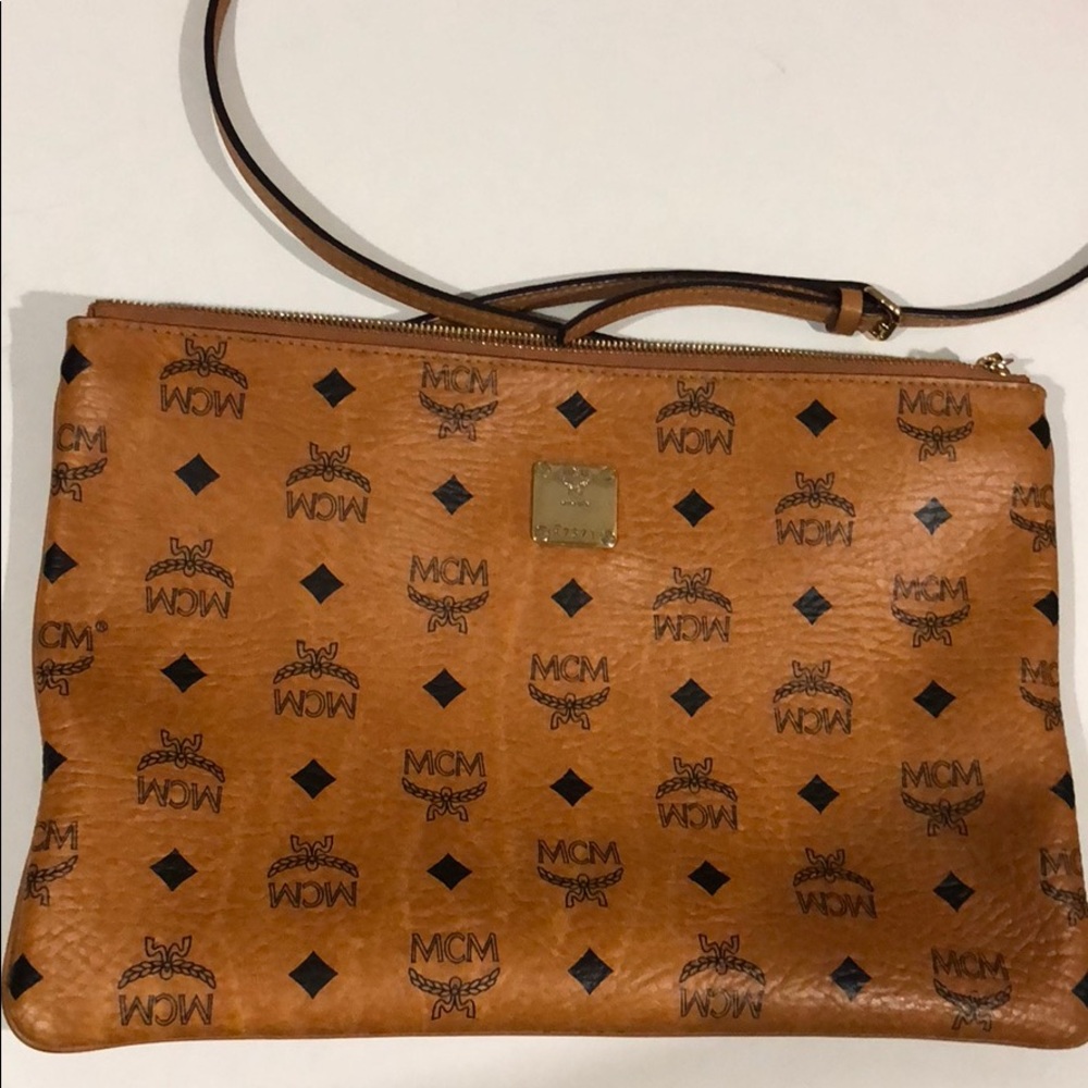 Crossbody or clutch